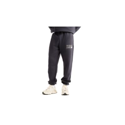 New Balance Reimagined Graphic Fleece Jogger Dark Night - Plava - Hlače New Balance Reimagined Graphic Fleece Jogger Dark Night - Plava - Hlače