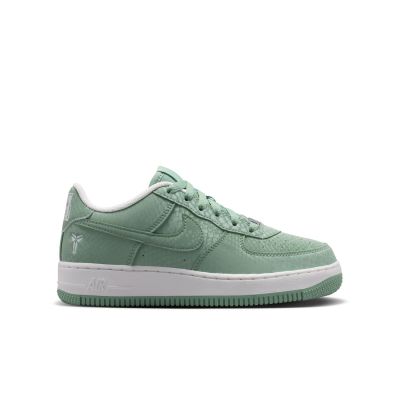 Nike Air Force 1 Low "Kobe Bryant Forever Steam" (GS) - Zelena - Tenisice Nike Air Force 1 Low "Kobe Bryant Forever Steam" (GS) - Zelena - Tenisice